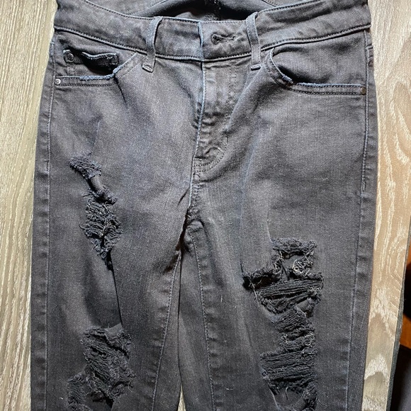 Mid rise, distressed black guess jean - Picture 3 of 3